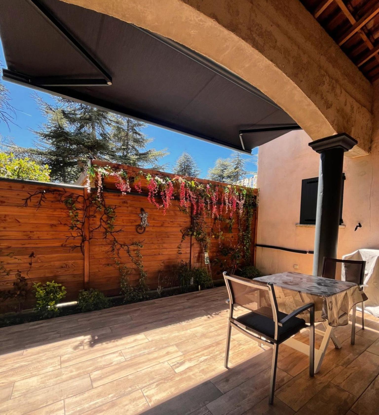 Résidence les Seigneurs T1 en Duplex 50 m2 Gréoux-les-Bains Extérieur photo